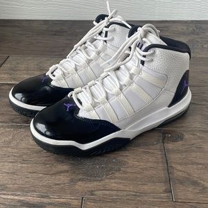 Nike Jordan Max Aura black and white sneakers kids sz 5.5y